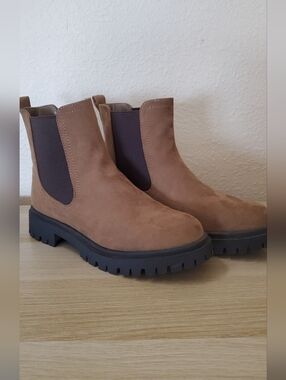 Old Navy Chelsea Lug Boots - Brown Suede